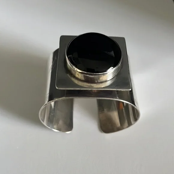 Mary Kay Sterling Silver Vintage Modernist Onyx Cuff Bracelet - Picture 13 of 17